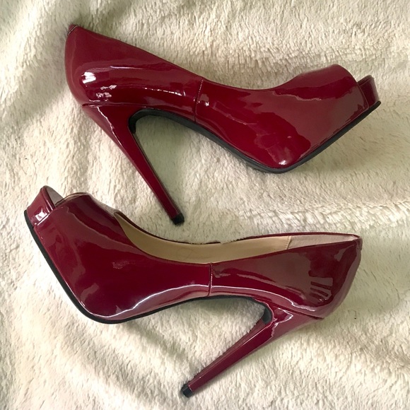 👑✅PRICE FIRM✅ GUESS Dark Red Patent Heels - Picture 2 of 11